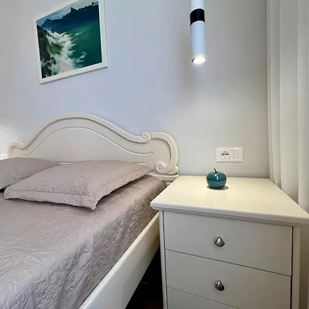 Modern Artdeco Citycenter 2 Apartment Korce