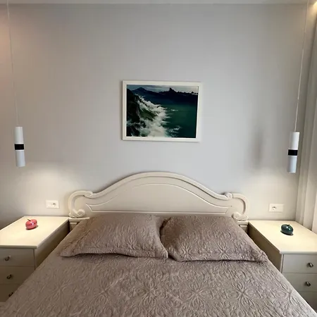 Modern Artdeco Citycenter 2 Apartment Korce