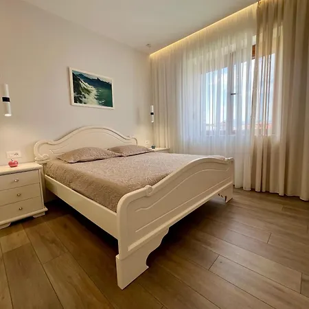 Modern Artdeco Citycenter 2 * Korce