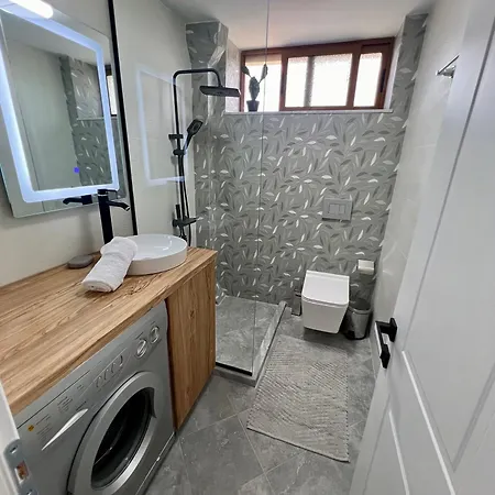 Modern Artdeco Citycenter 2 Apartment Korce