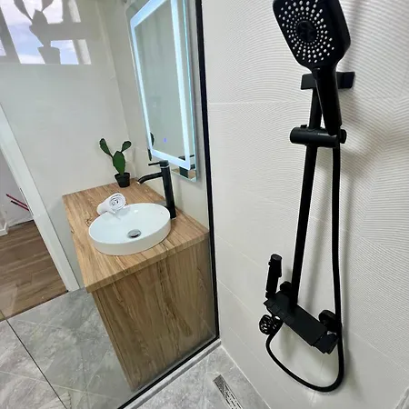 Apartment Modern Artdeco Citycenter 2 Korce
