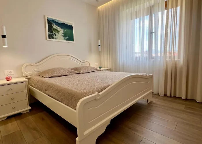 Modern Artdeco Citycenter 2 * Korce